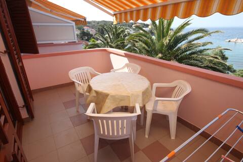 A-6424-a Two bedroom apartment near beach