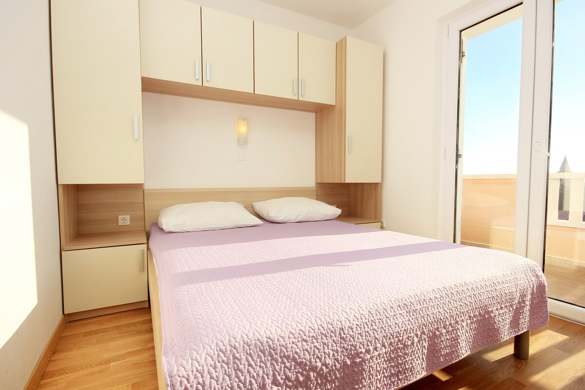 Спалня 1, Повърхност: 8 м²