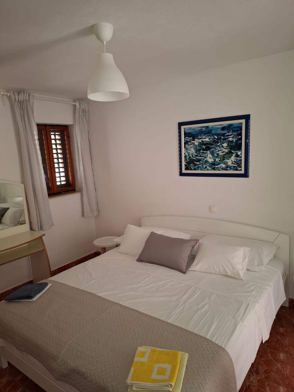 Chumba cha kulala 2, % {bold_end}: 12 m