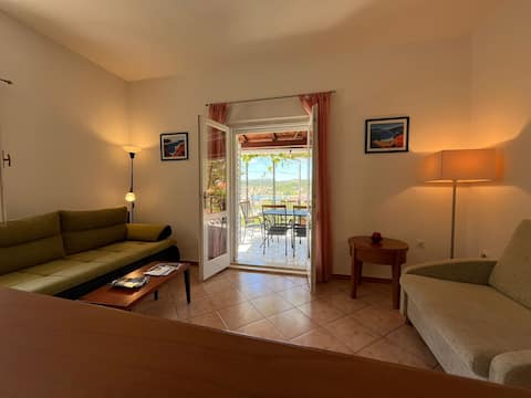 Successful Airbnb property: A-8540-a Two bedroom apartment with terrace and in Općina Dubrovačko Primorje