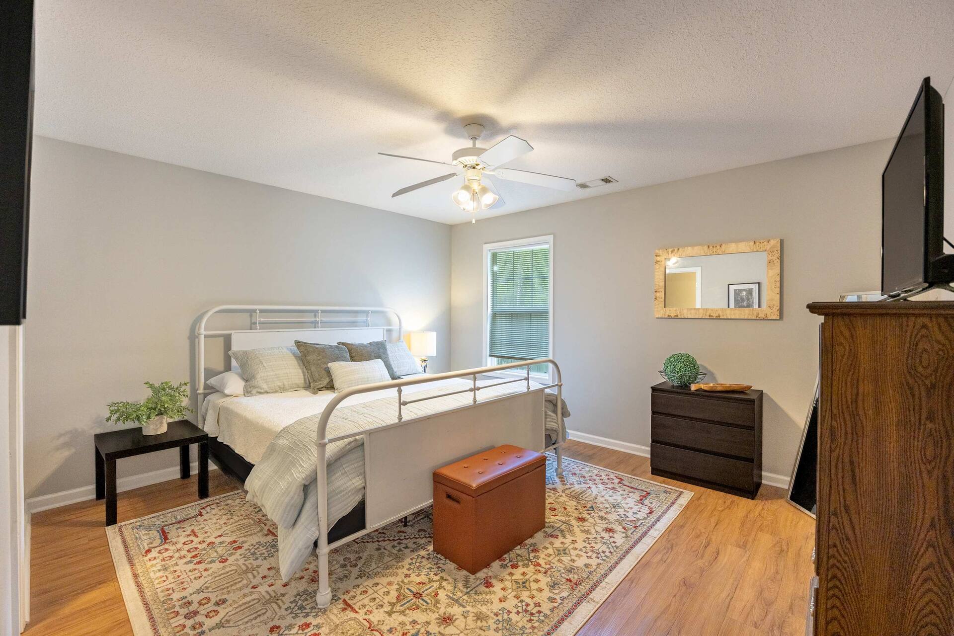Charming Gray Home- 5 mins from GSU! — photo 3