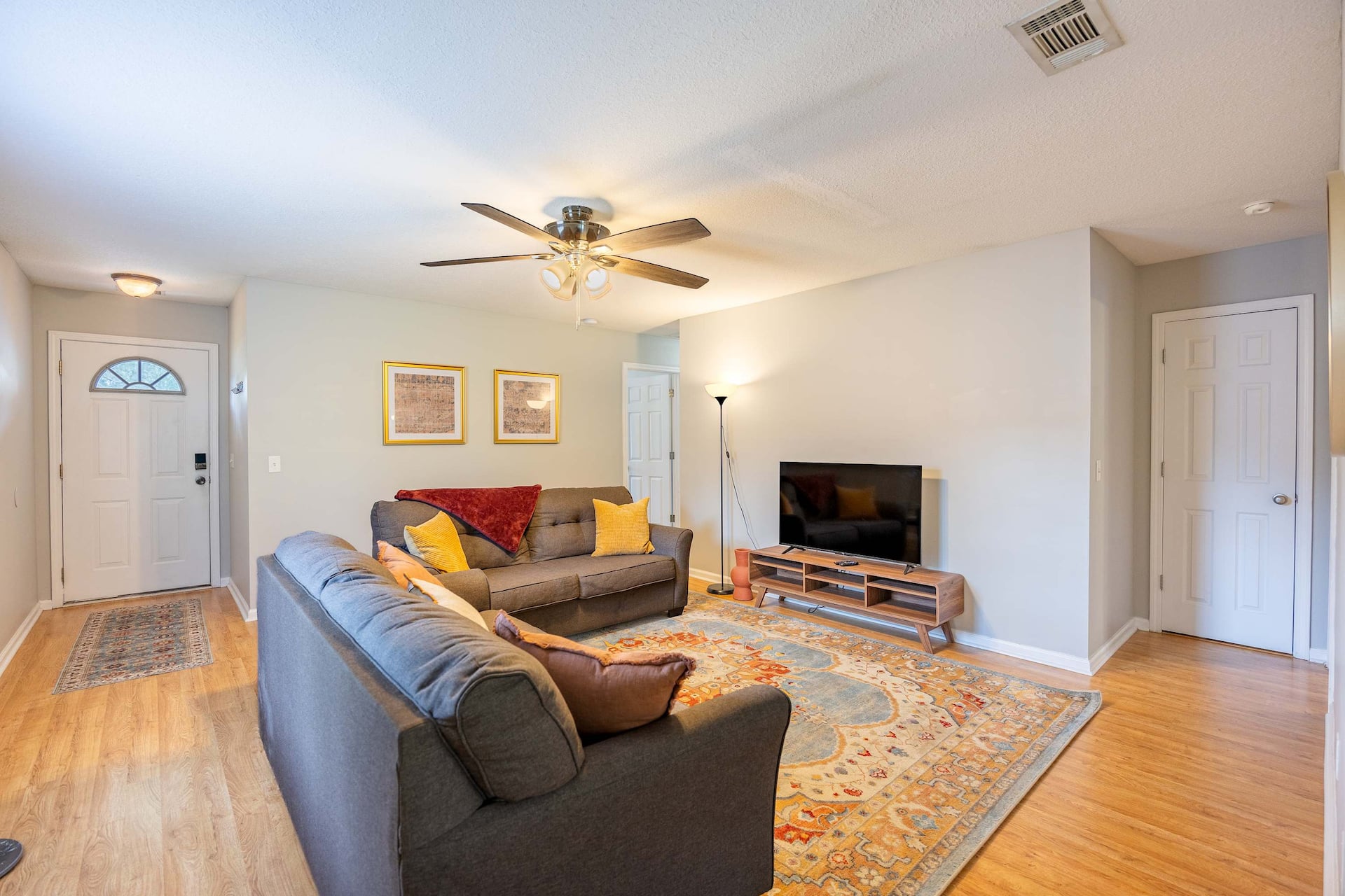Charming Gray Home- 5 mins from GSU! — photo 5