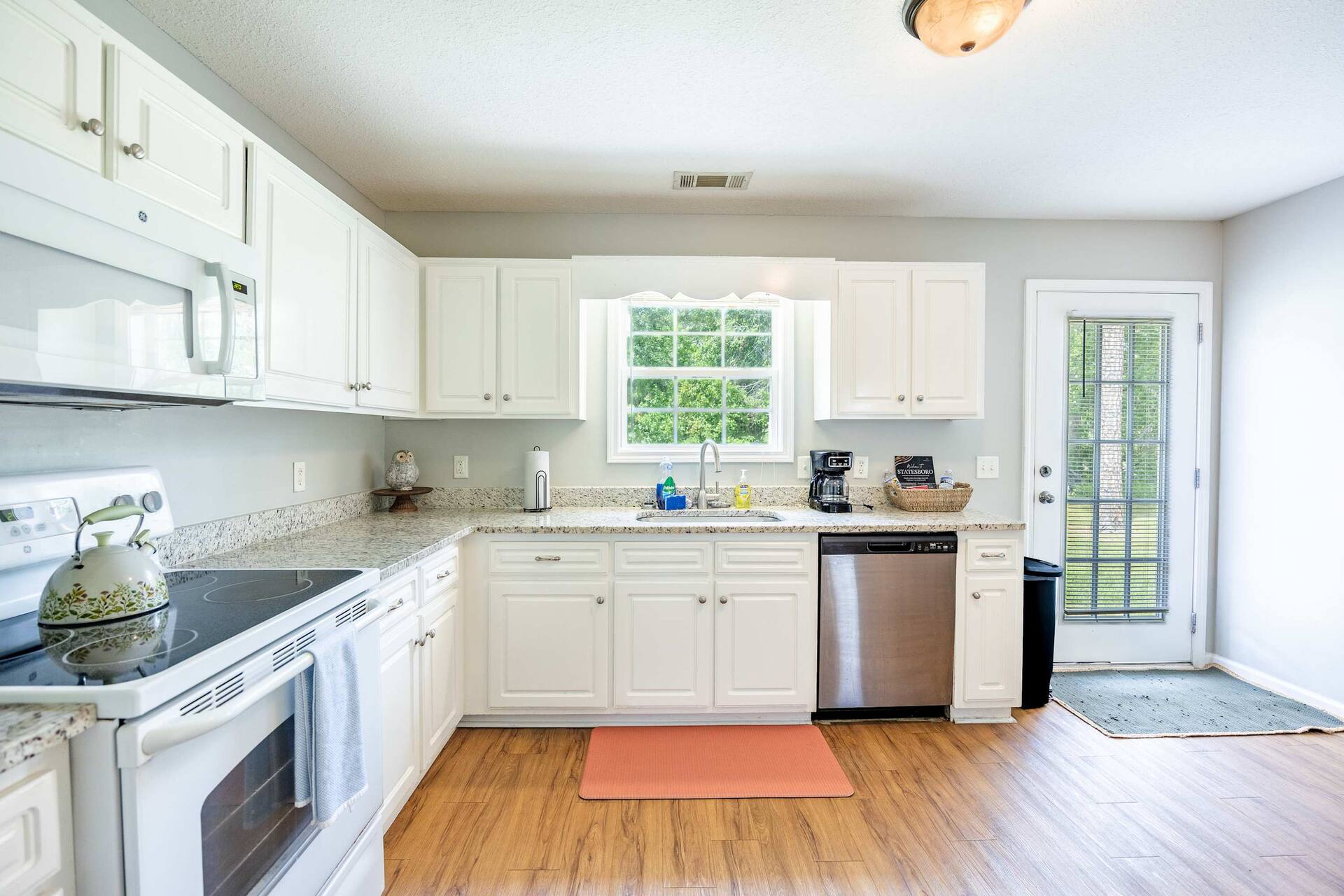 Charming Gray Home- 5 mins from GSU!