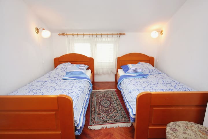 Спална соба 2, површина: 8 м²