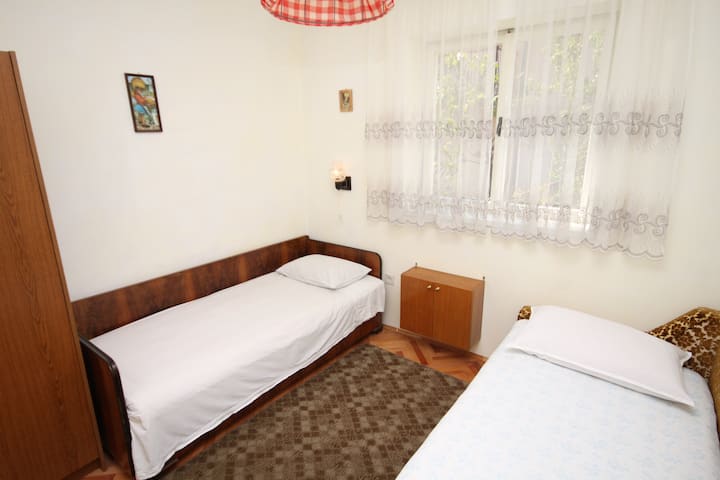 ห้องนอน 3 พื้นผิว: 9 ม .²