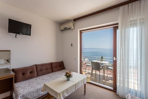 AS-301-b Studio flat with balcony and sea view