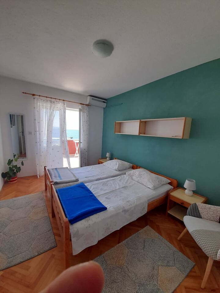 Bedroom 2, Surface: 12 m²