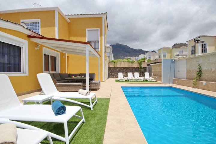 Tu Nido Tenerife managed Airbnb listing 1
