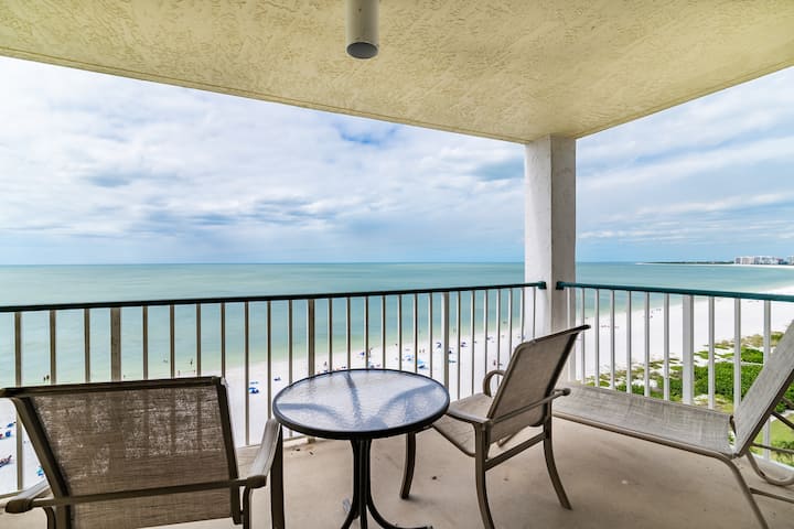 Beachfront Penthouse @ The Apollo! Best Sunsets! - Marco Island, FL