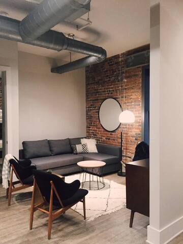 Central DOWNTOWN Loft Where all the ACTION is! 204 gallery image 5