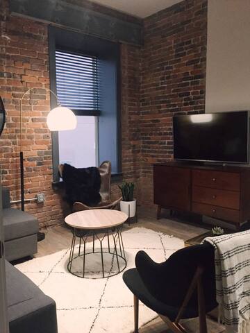 Central DOWNTOWN Loft Where all the ACTION is! 204 gallery image 4