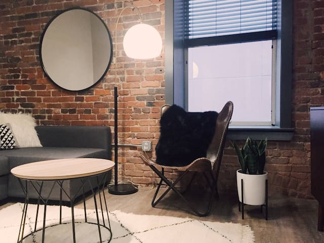 Central DOWNTOWN Loft Where all the ACTION is! 204 gallery image 2