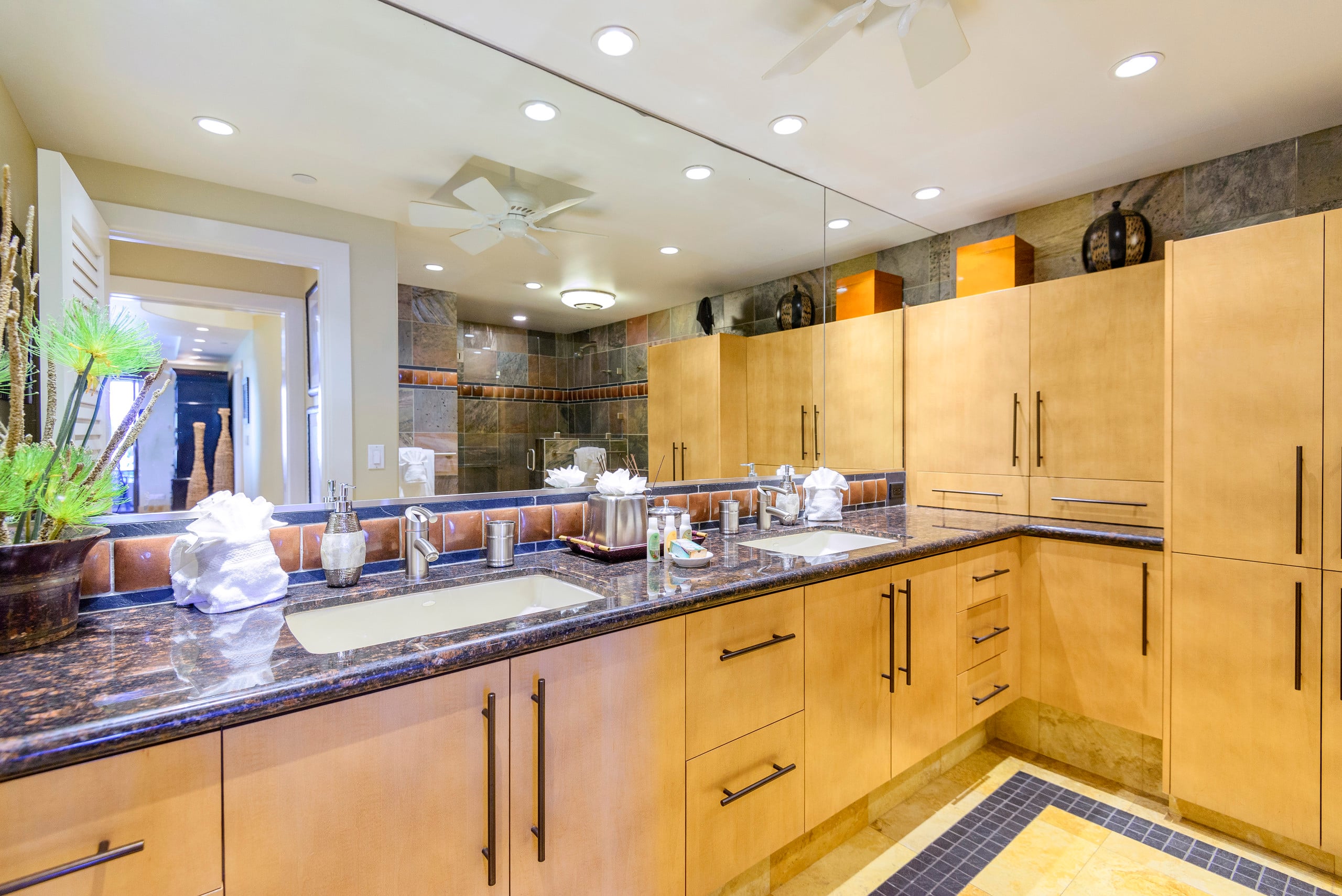 Condo in Lahaina · ★4.81 · 2 bedrooms · 4 beds · 2 baths - Image 23