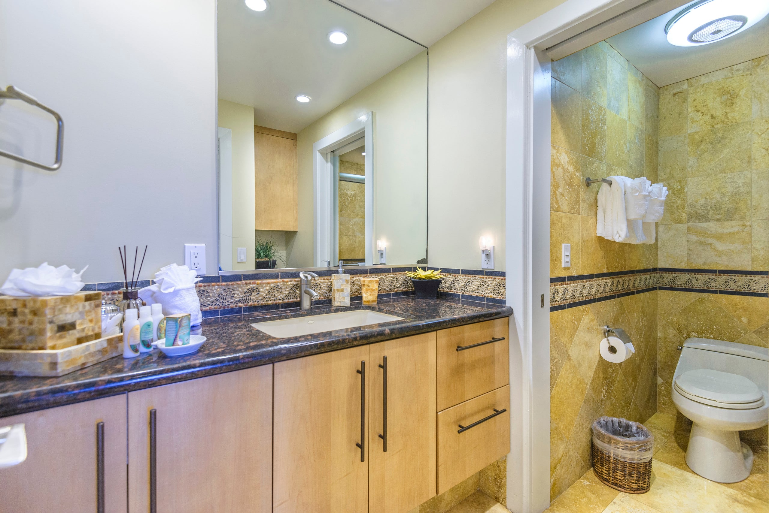Condo in Lahaina · ★4.81 · 2 bedrooms · 4 beds · 2 baths - Image 26