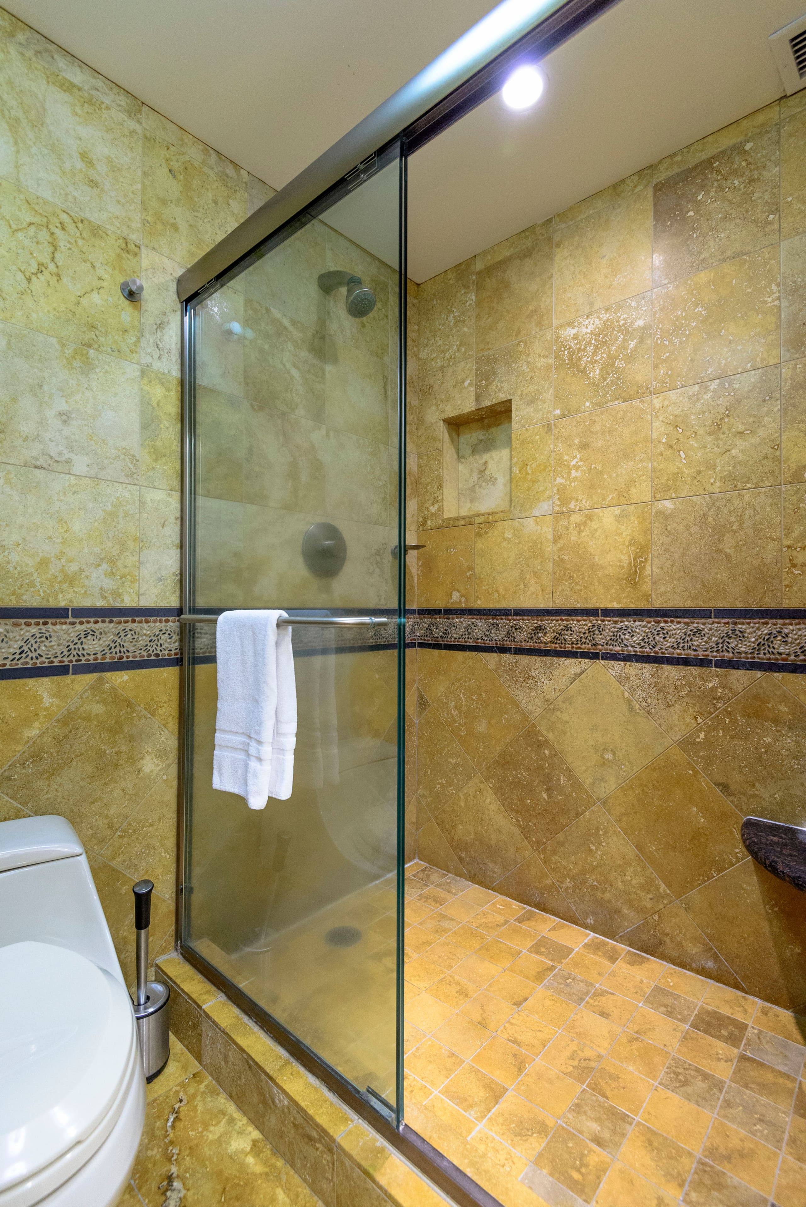 Condo in Lahaina · ★4.81 · 2 bedrooms · 4 beds · 2 baths - Image 27