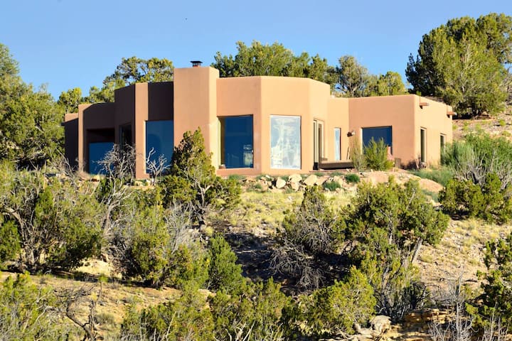 O’Keeffe Country! Luxury Lakefront