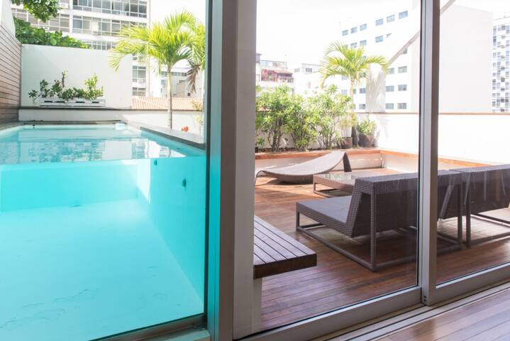 4 Bedroom Penhouse with Pool in Leblon 012 gallery image 2