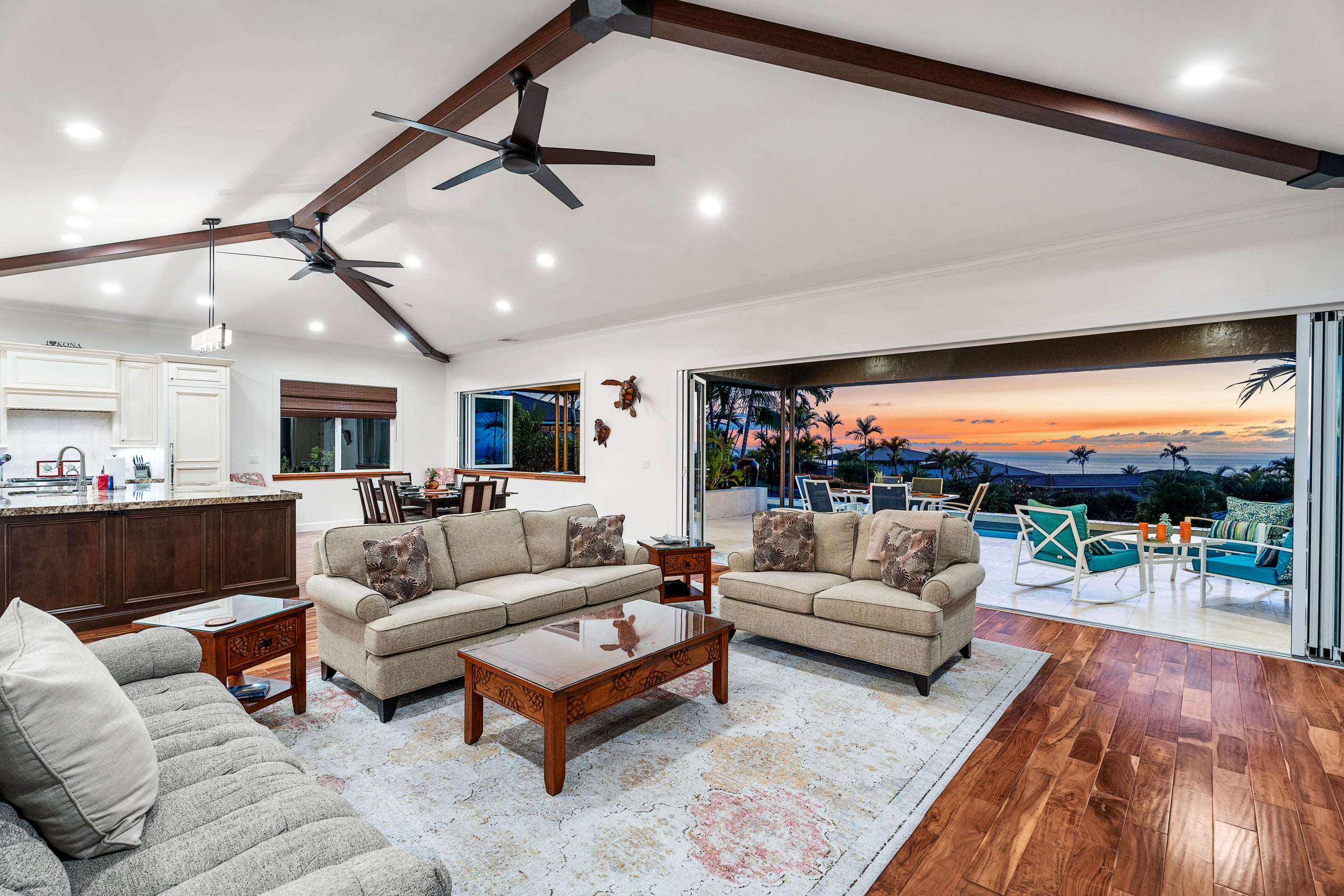 Home in Kailua-Kona · ★4.93 · 3 bedrooms · 7 beds · 3.5 baths - Image 4