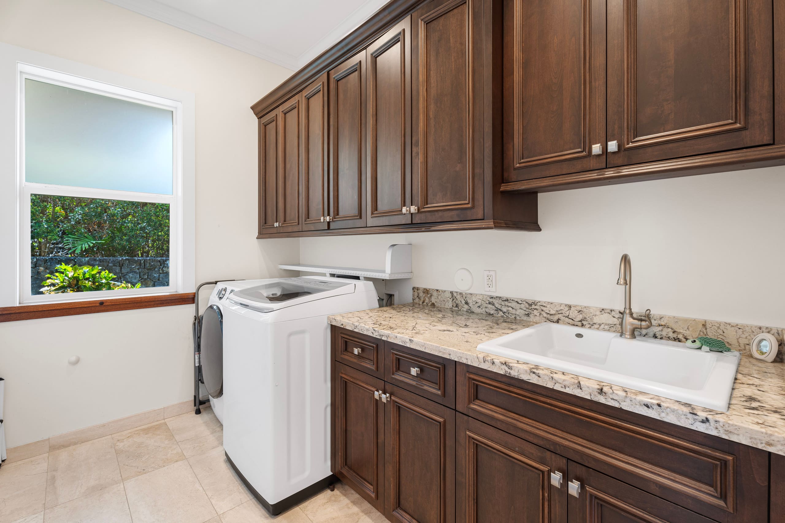 Home in Kailua-Kona · ★4.93 · 3 bedrooms · 7 beds · 3.5 baths - Image 33