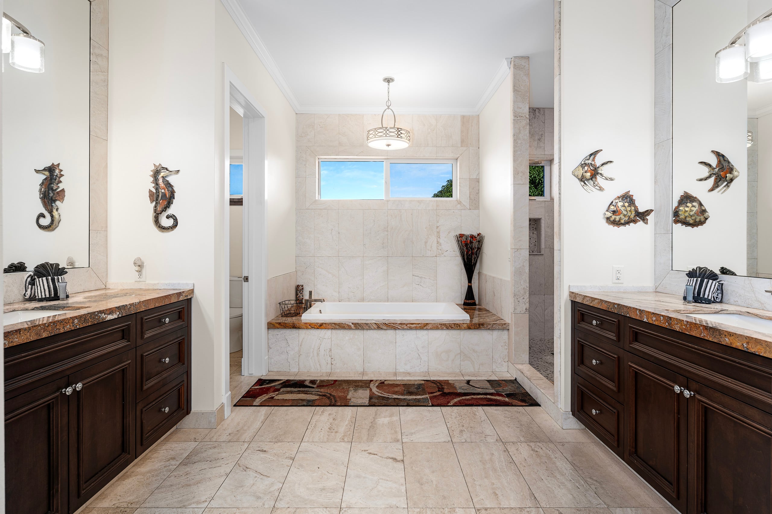 Home in Kailua-Kona · ★4.93 · 3 bedrooms · 7 beds · 3.5 baths - Image 17