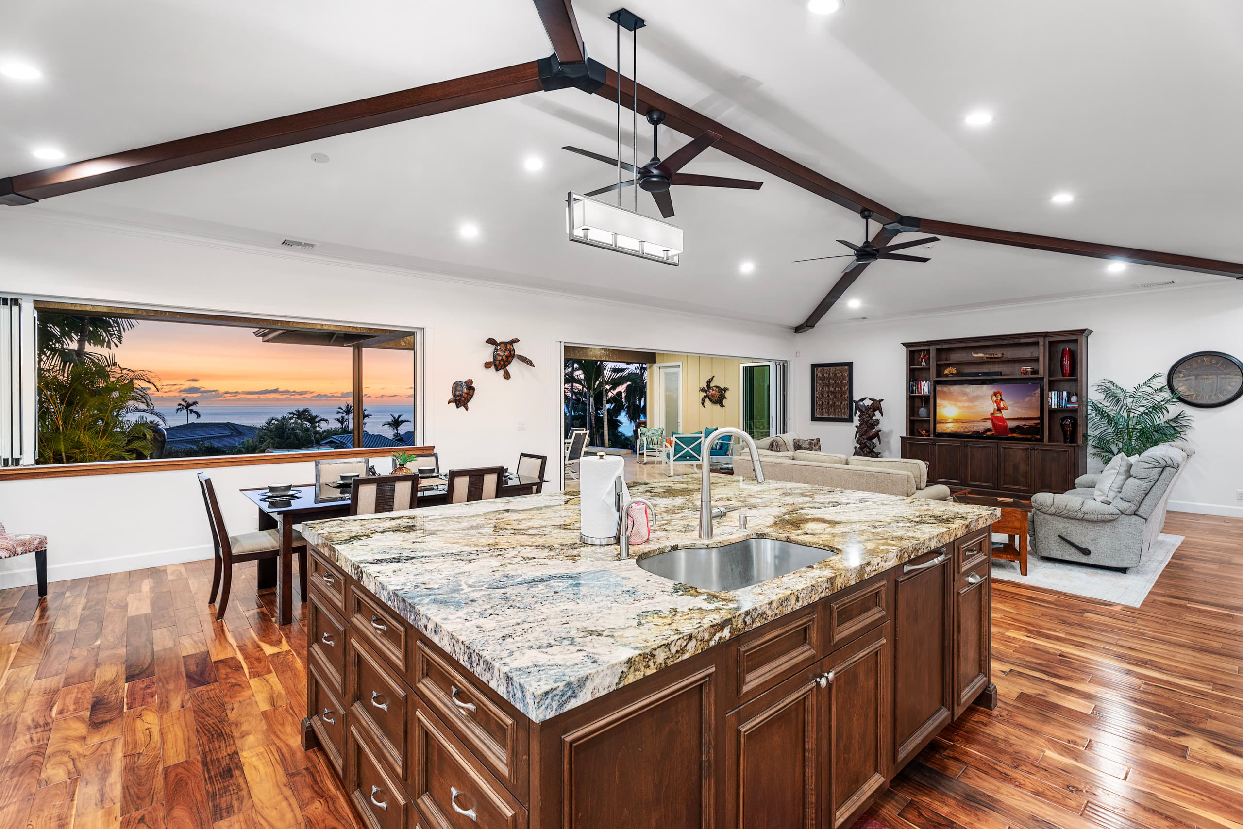 Home in Kailua-Kona · ★4.93 · 3 bedrooms · 7 beds · 3.5 baths - Image 9