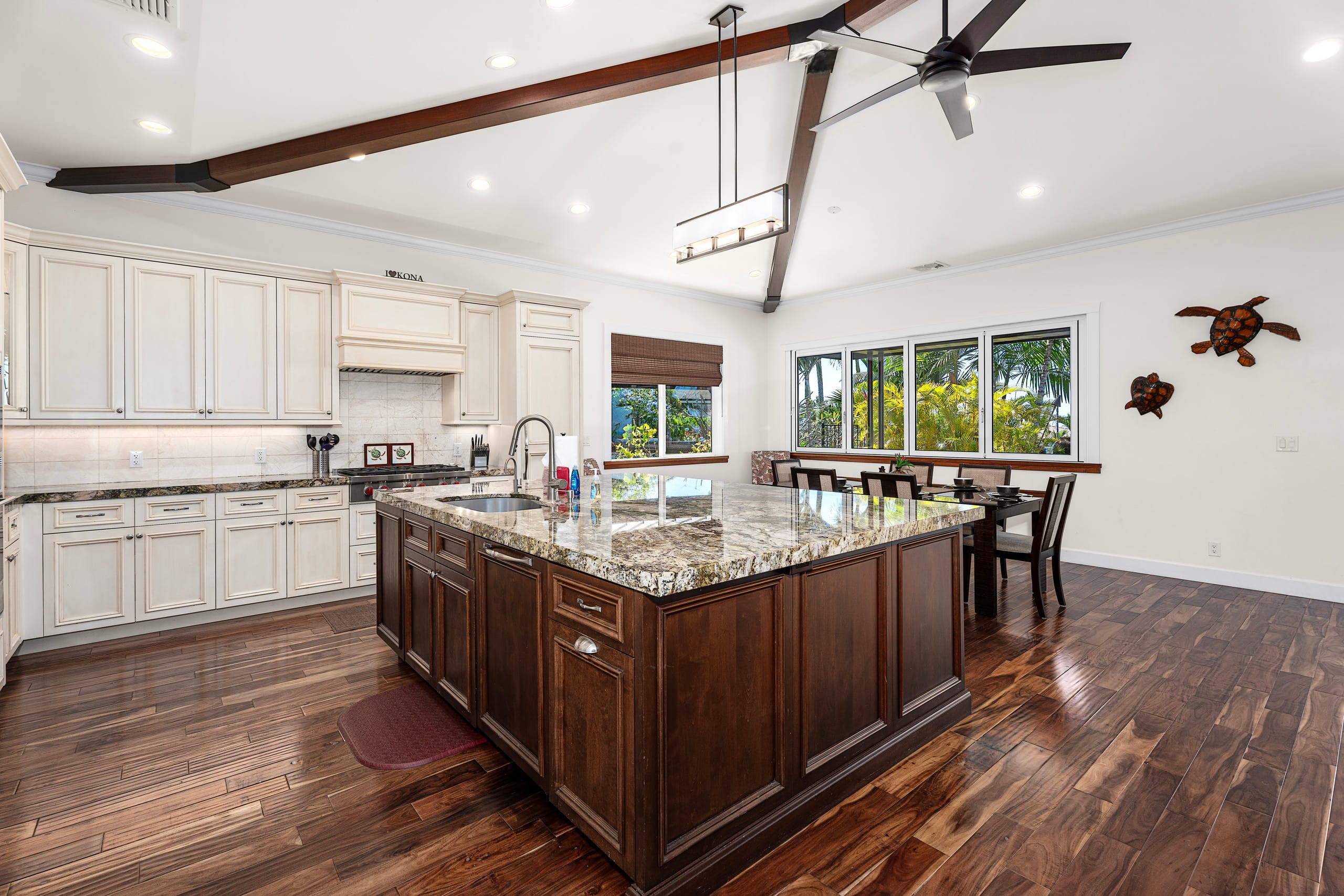 Home in Kailua-Kona · ★4.93 · 3 bedrooms · 7 beds · 3.5 baths - Image 10