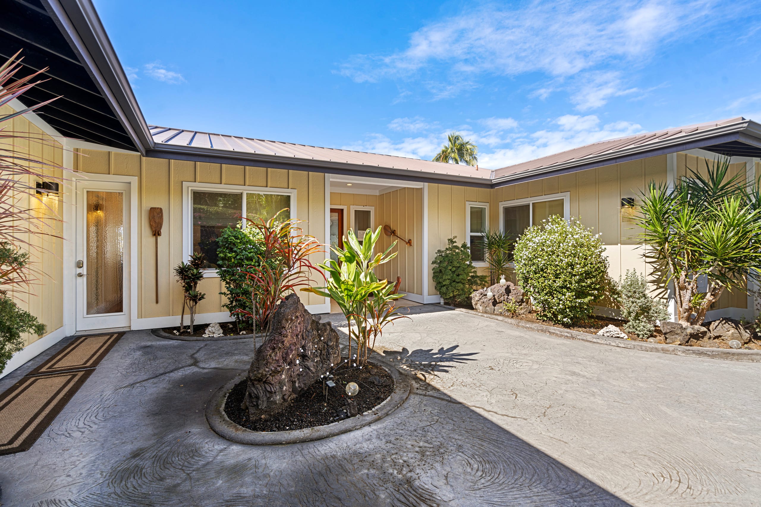 Home in Kailua-Kona · ★4.93 · 3 bedrooms · 7 beds · 3.5 baths - Image 47