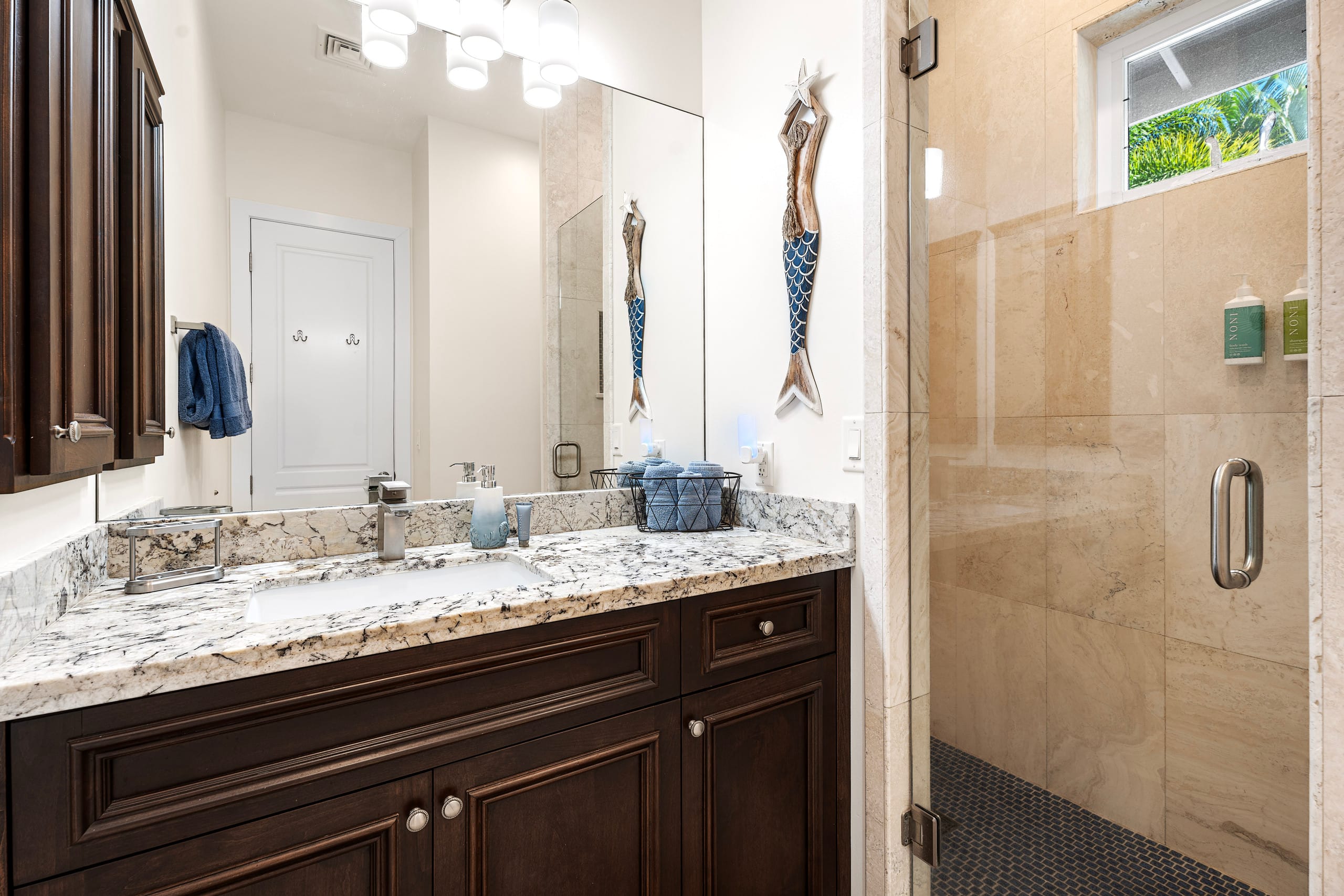 Home in Kailua-Kona · ★4.93 · 3 bedrooms · 7 beds · 3.5 baths - Image 28