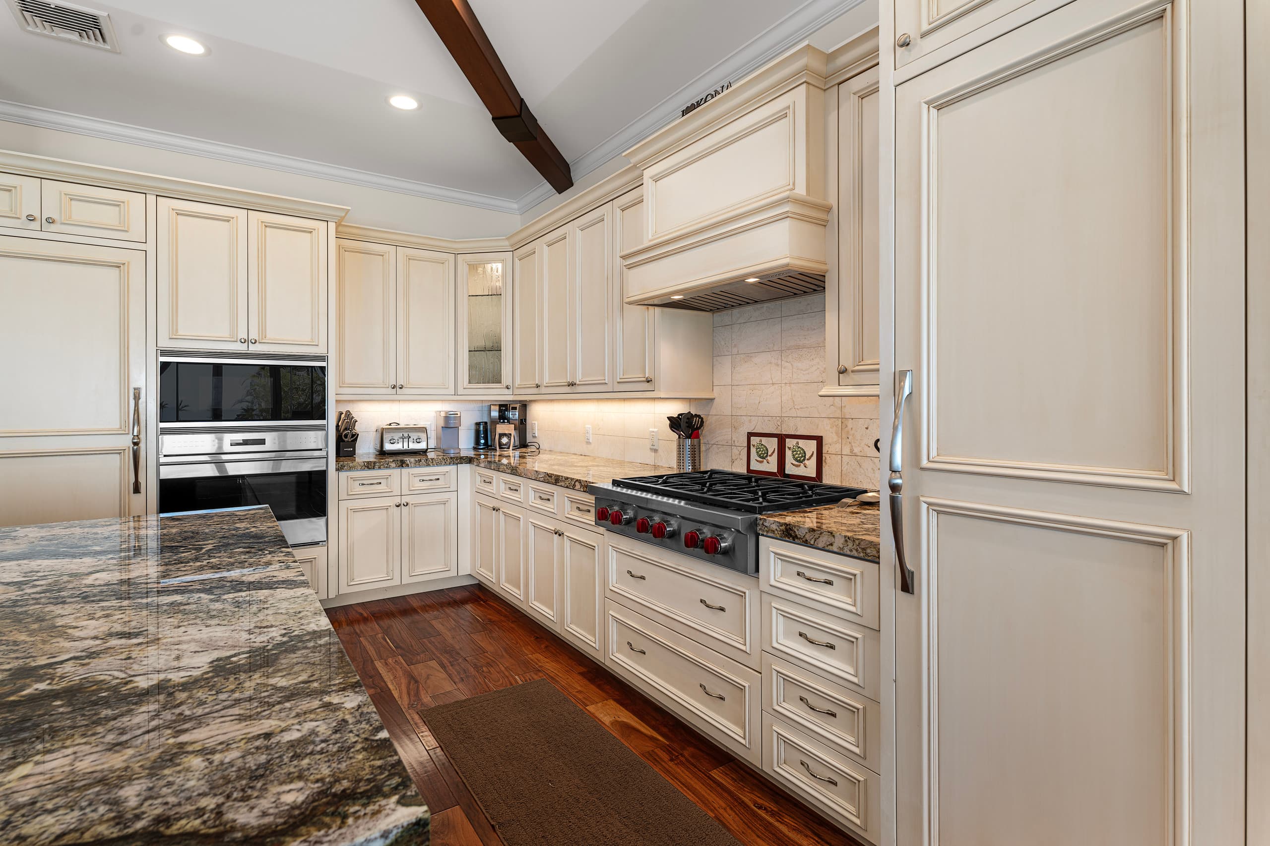 Home in Kailua-Kona · ★4.93 · 3 bedrooms · 7 beds · 3.5 baths - Image 11