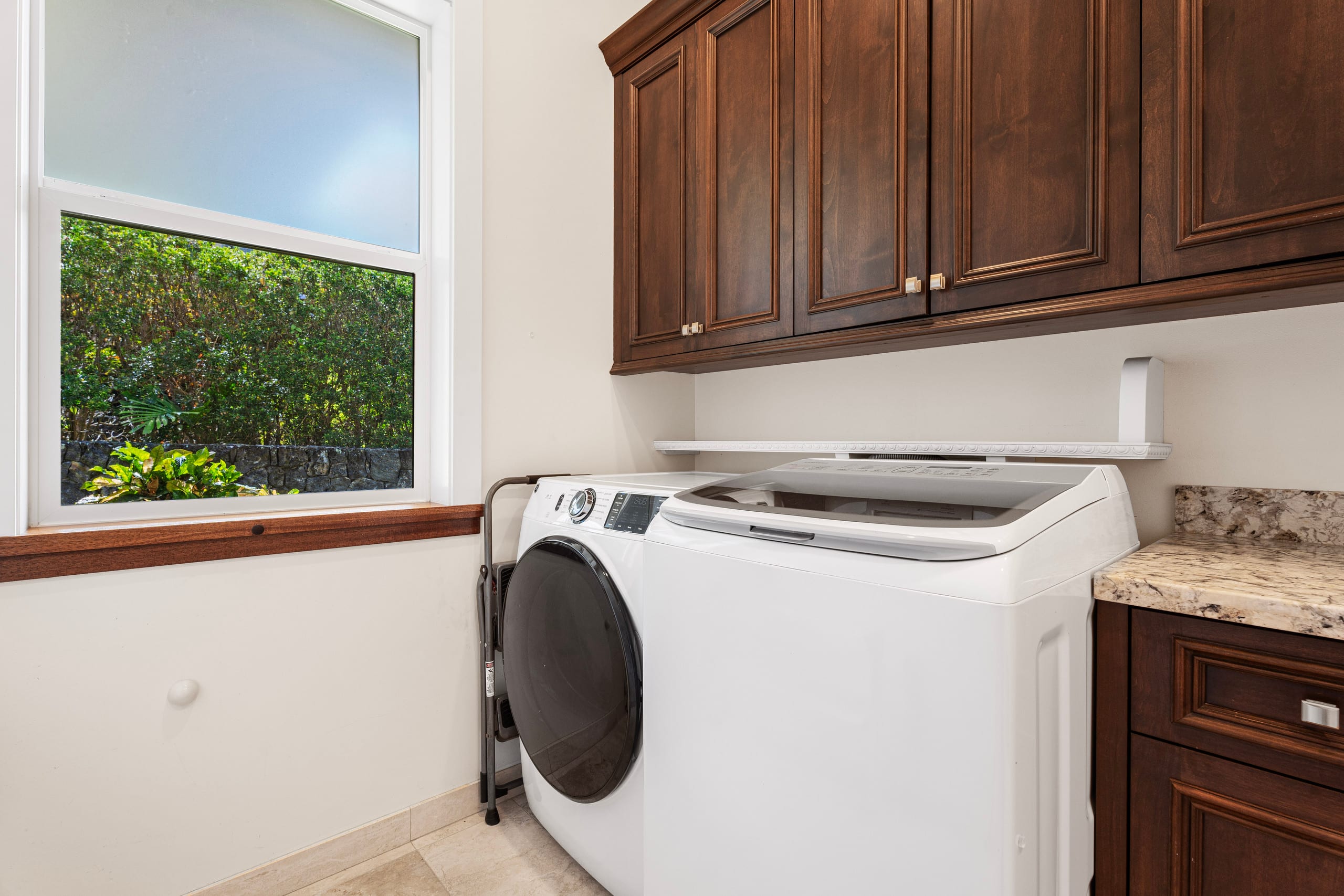 Home in Kailua-Kona · ★4.93 · 3 bedrooms · 7 beds · 3.5 baths - Image 35