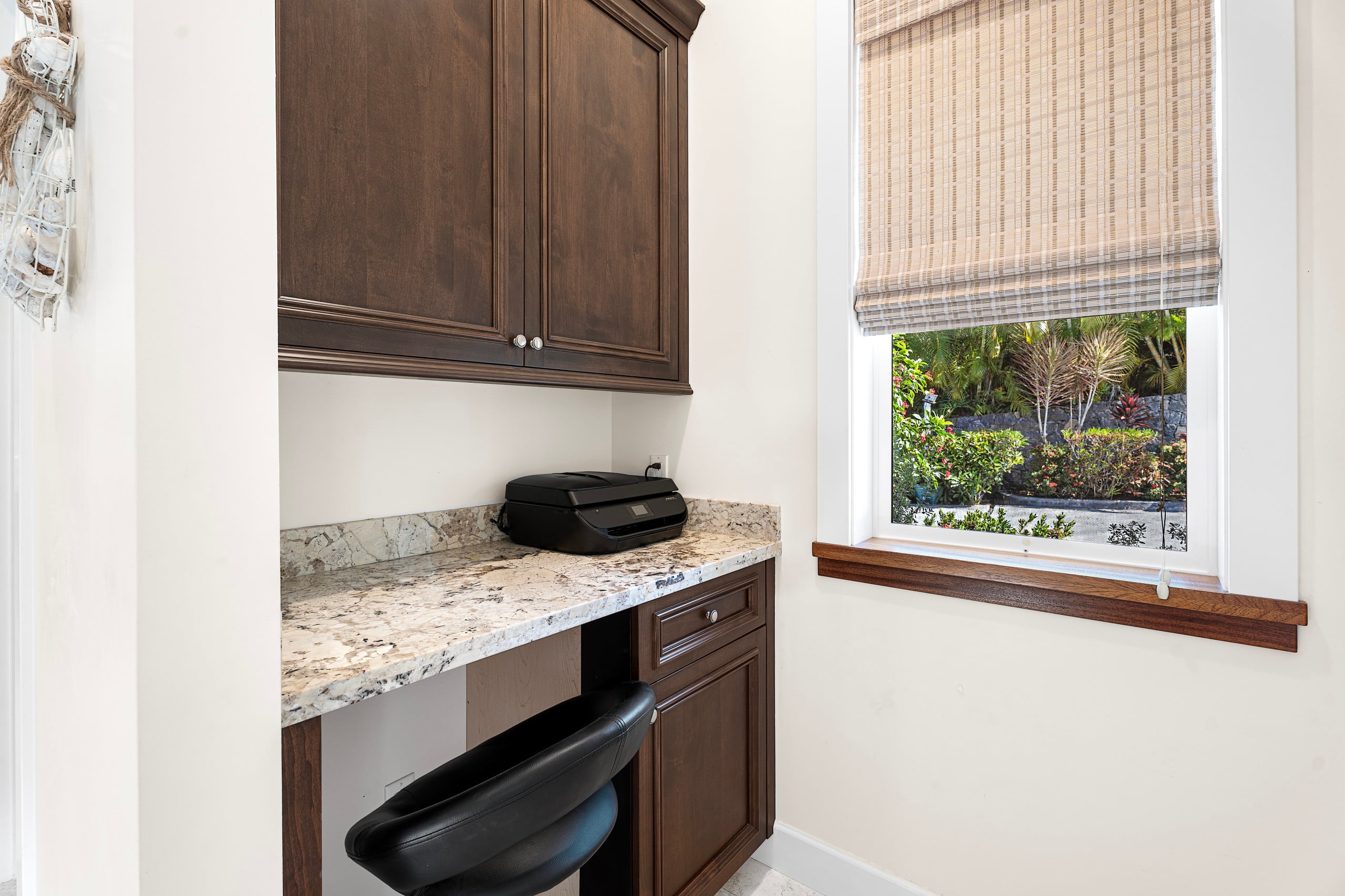 Home in Kailua-Kona · ★4.93 · 3 bedrooms · 7 beds · 3.5 baths - Image 27