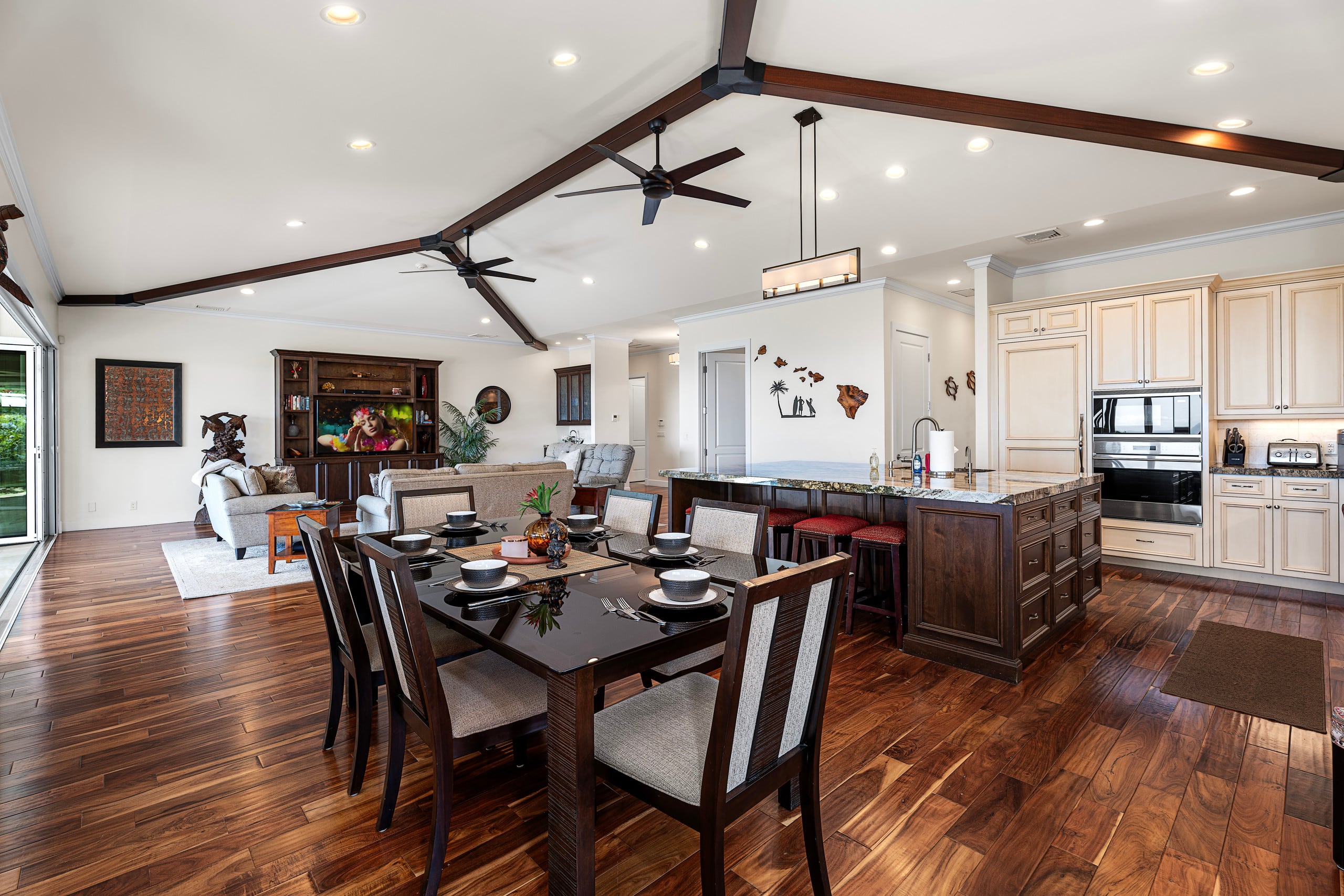 Home in Kailua-Kona · ★4.93 · 3 bedrooms · 7 beds · 3.5 baths - Image 7