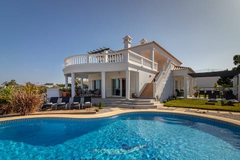 Villa Ocean Blue, Ocean views , Walk to beach, Poo