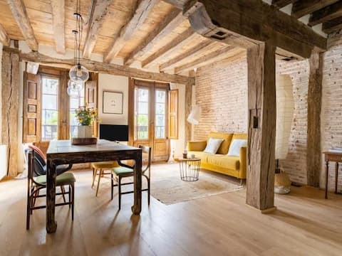 Top Airbnb: Aston | All the charm of Bilbao's Casco Viejo in Euskadi