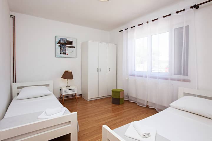 Საძინებელი 3, % {market}: 13 მ²