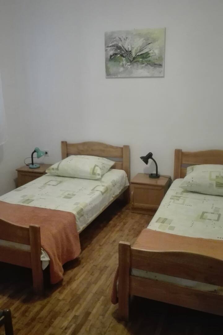 Საძინებელი 3, % {market}: 10 მ²