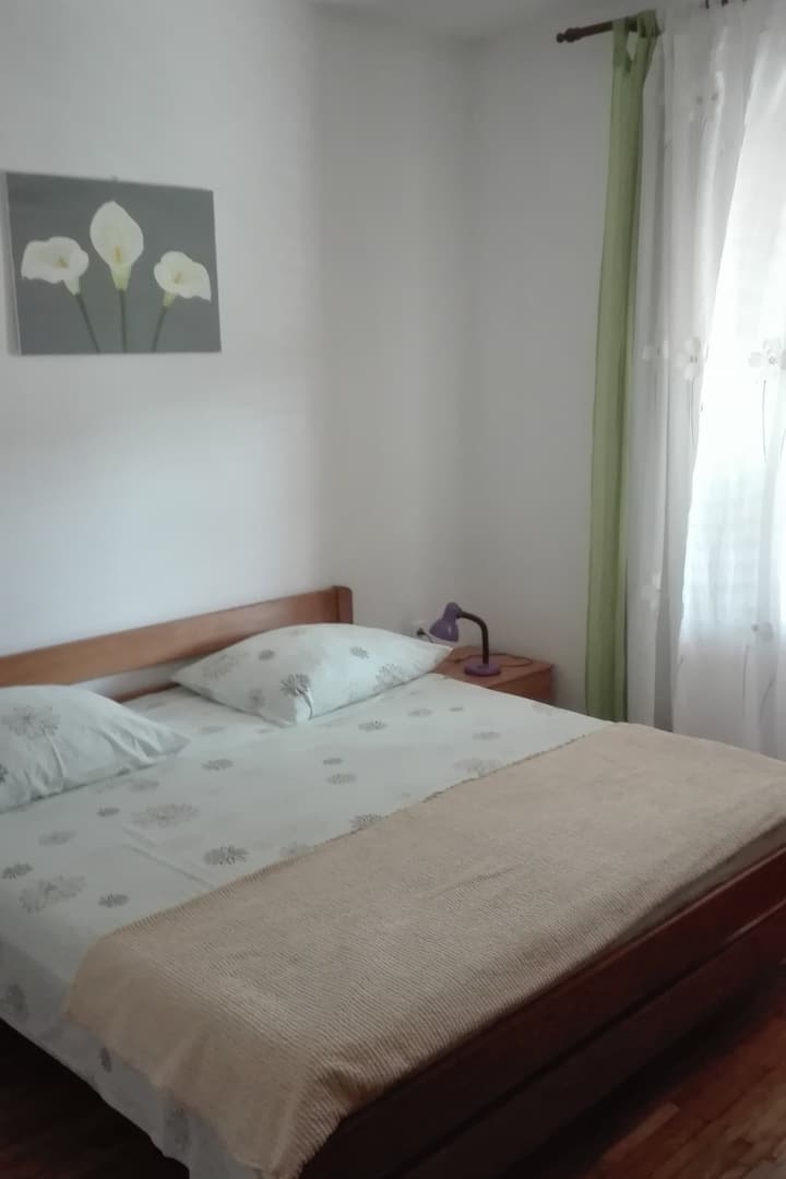 Საძინებელი 1, % {market}: 10 მ²