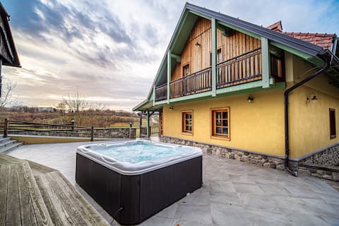 Villa Les with Hot tub & Sauna