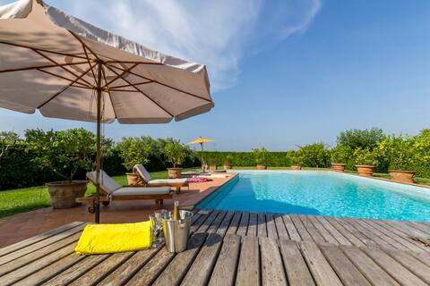 Villa Pallina with Pool - Happy Rentals