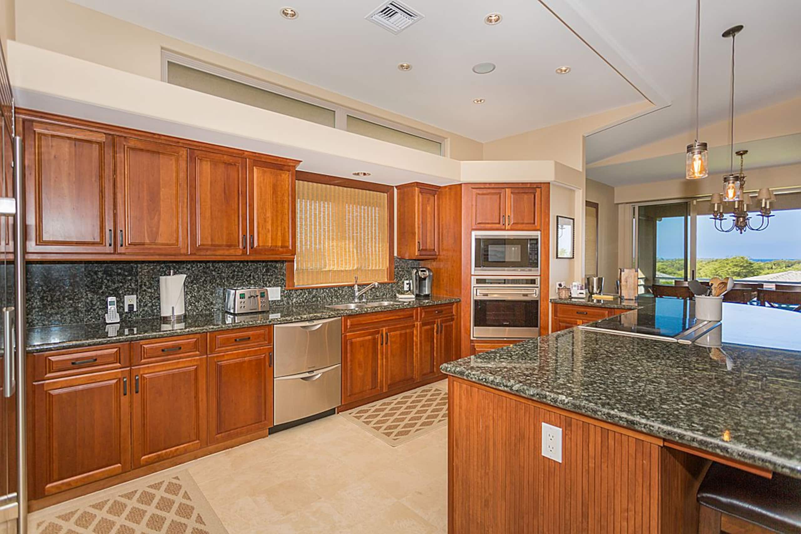 Condo in Waimea · ★4.92 · 3 bedrooms · 4 beds · 3.5 shared baths - Image 5