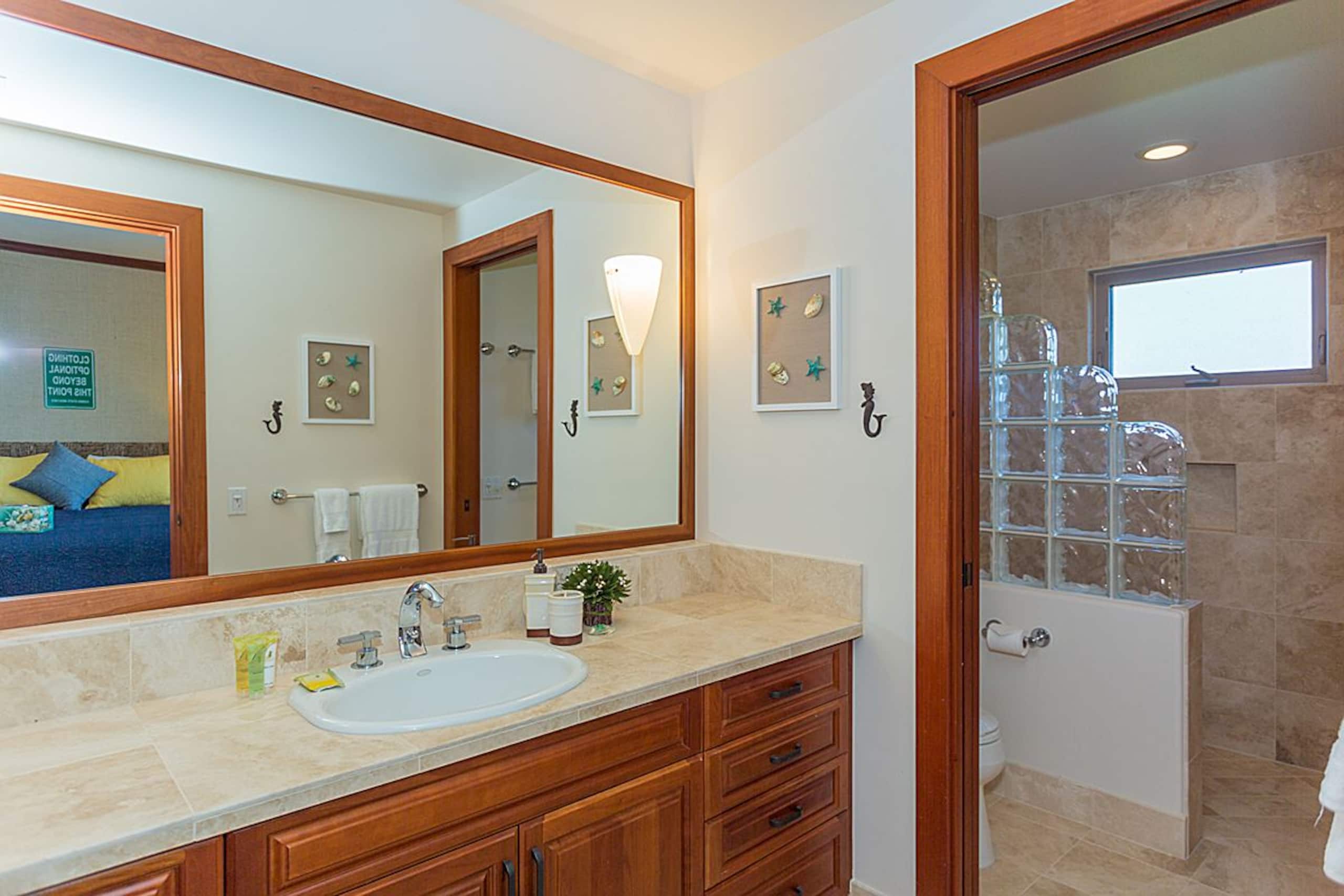 Condo in Waimea · ★4.92 · 3 bedrooms · 4 beds · 3.5 shared baths - Image 12