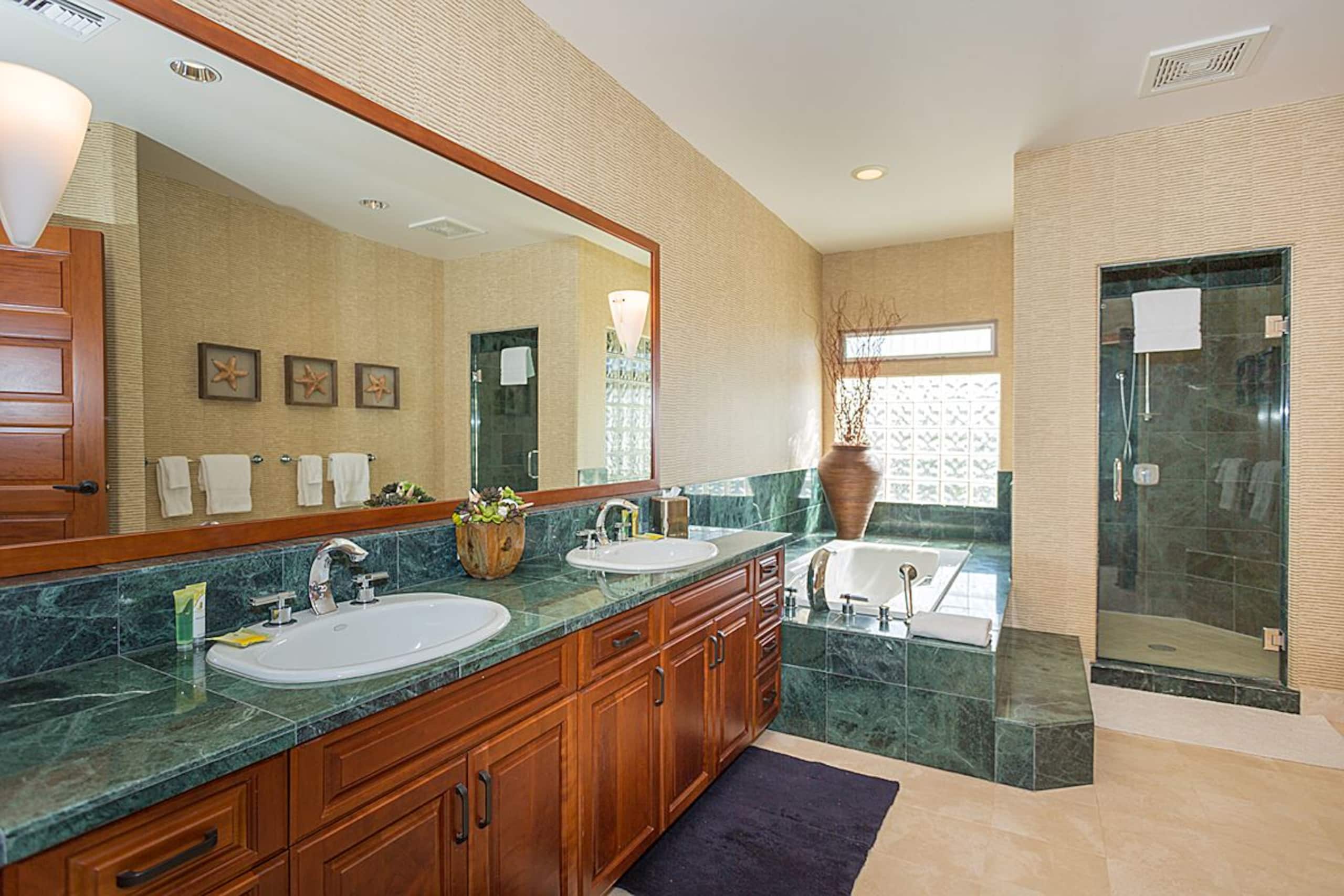 Condo in Waimea · ★4.92 · 3 bedrooms · 4 beds · 3.5 shared baths - Image 8