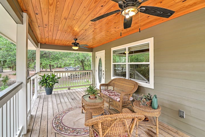 Crystal River Cottage on 1 Acre w/ Deck & Porch!