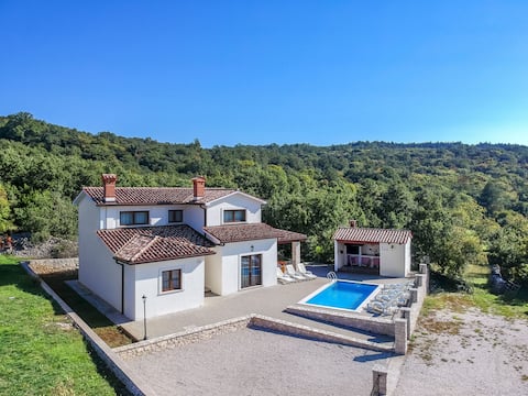 Popular Airbnb listing: Dorijano by Interhome in Ripenda Kras