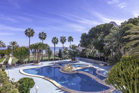 Trond, Paraiso Mar apartments in first line of the