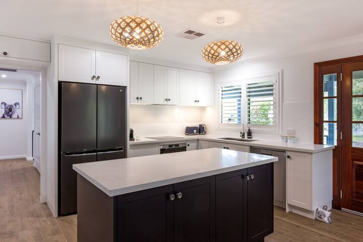 Bay Cottage—Seaside Serenity Close to Town gallery image 3