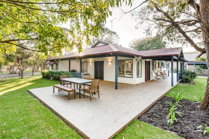 Bay Cottage—Seaside Serenity Close to Town gallery image 4