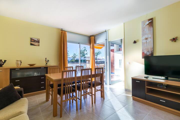 les marines -beautiful apartment with three swimmi gallery image 3