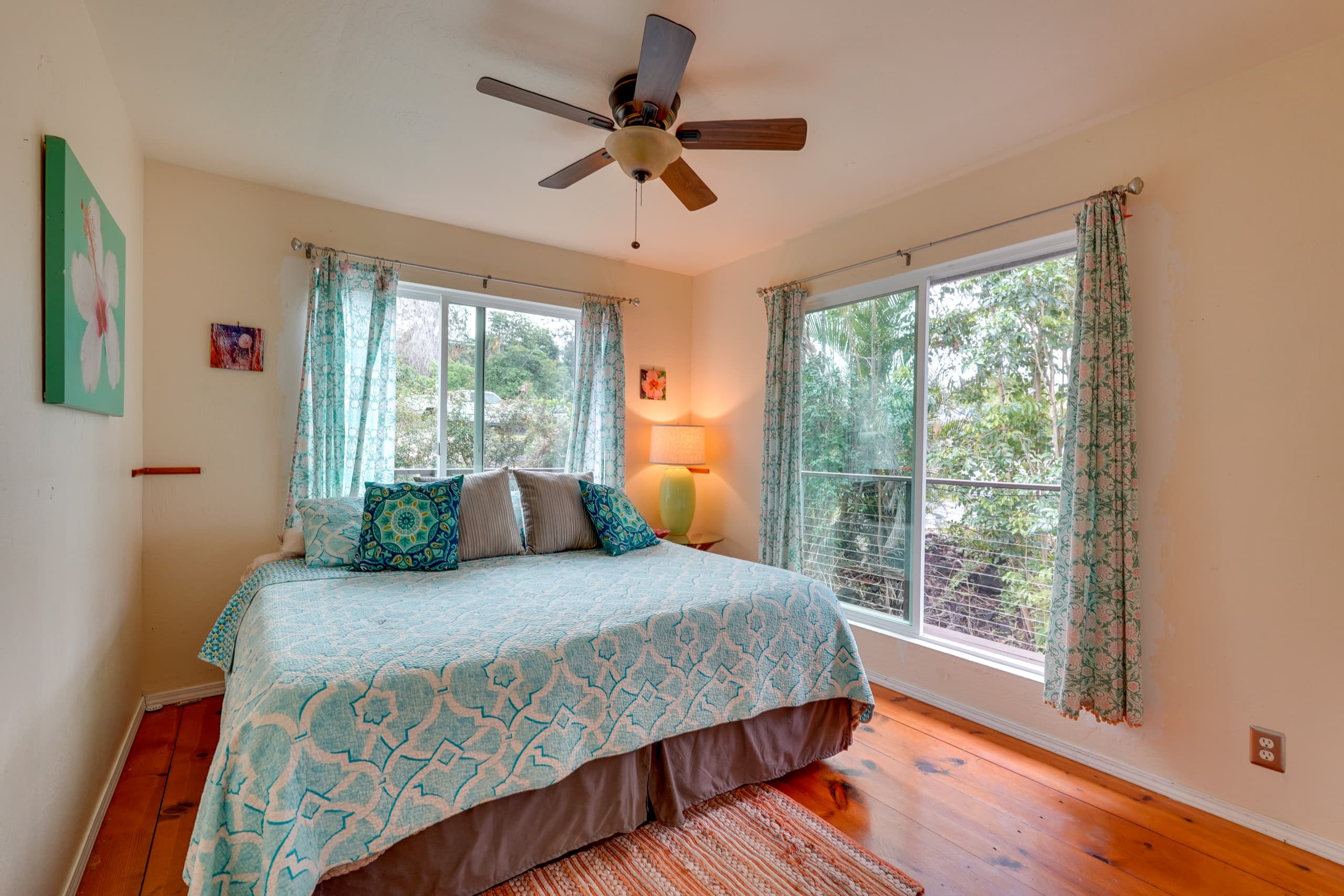 Home in Kailua-Kona · ★4.33 · 2 bedrooms · 3 beds · 1 shared bath - Image 14