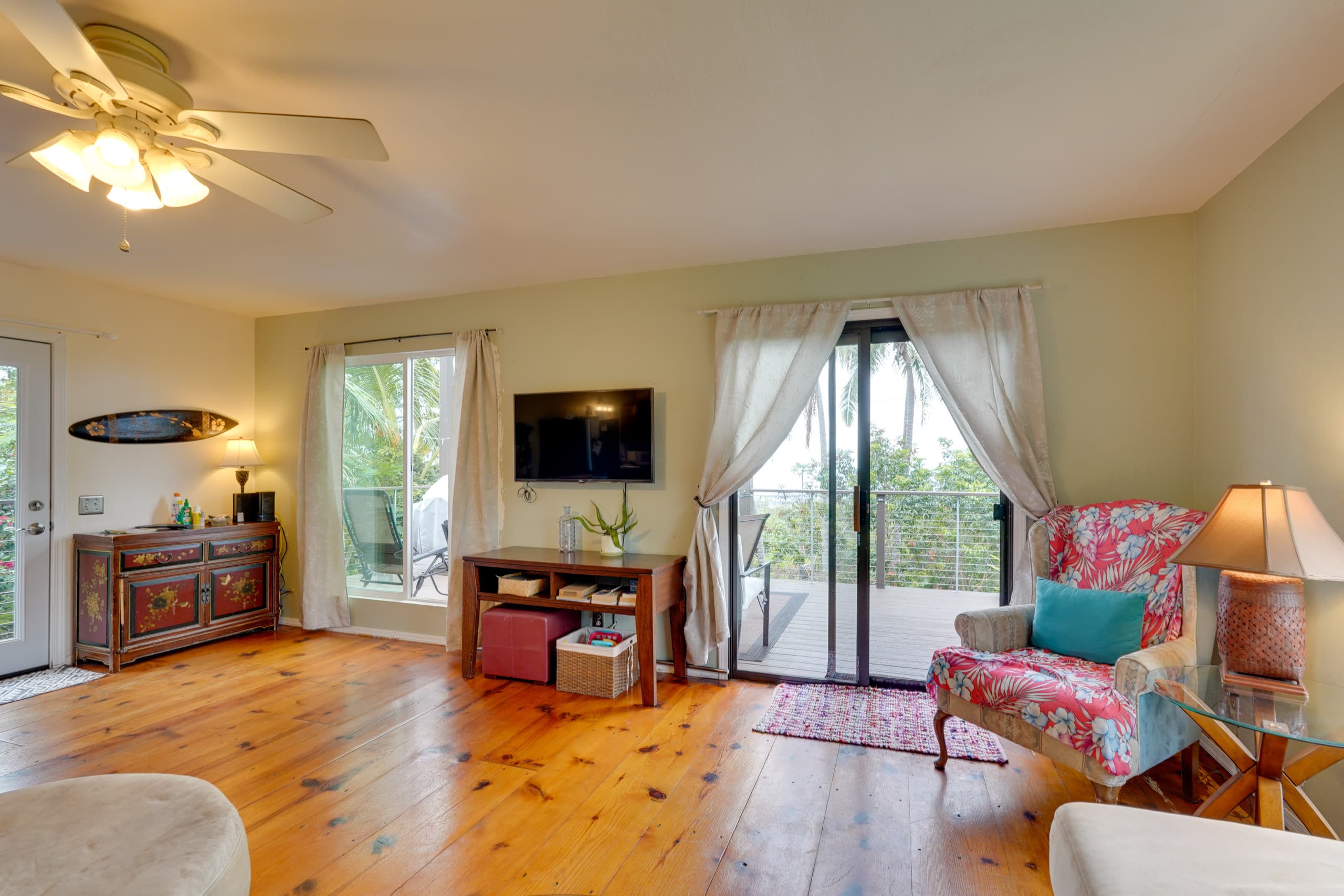Home in Kailua-Kona · ★4.33 · 2 bedrooms · 3 beds · 1 shared bath - Image 5